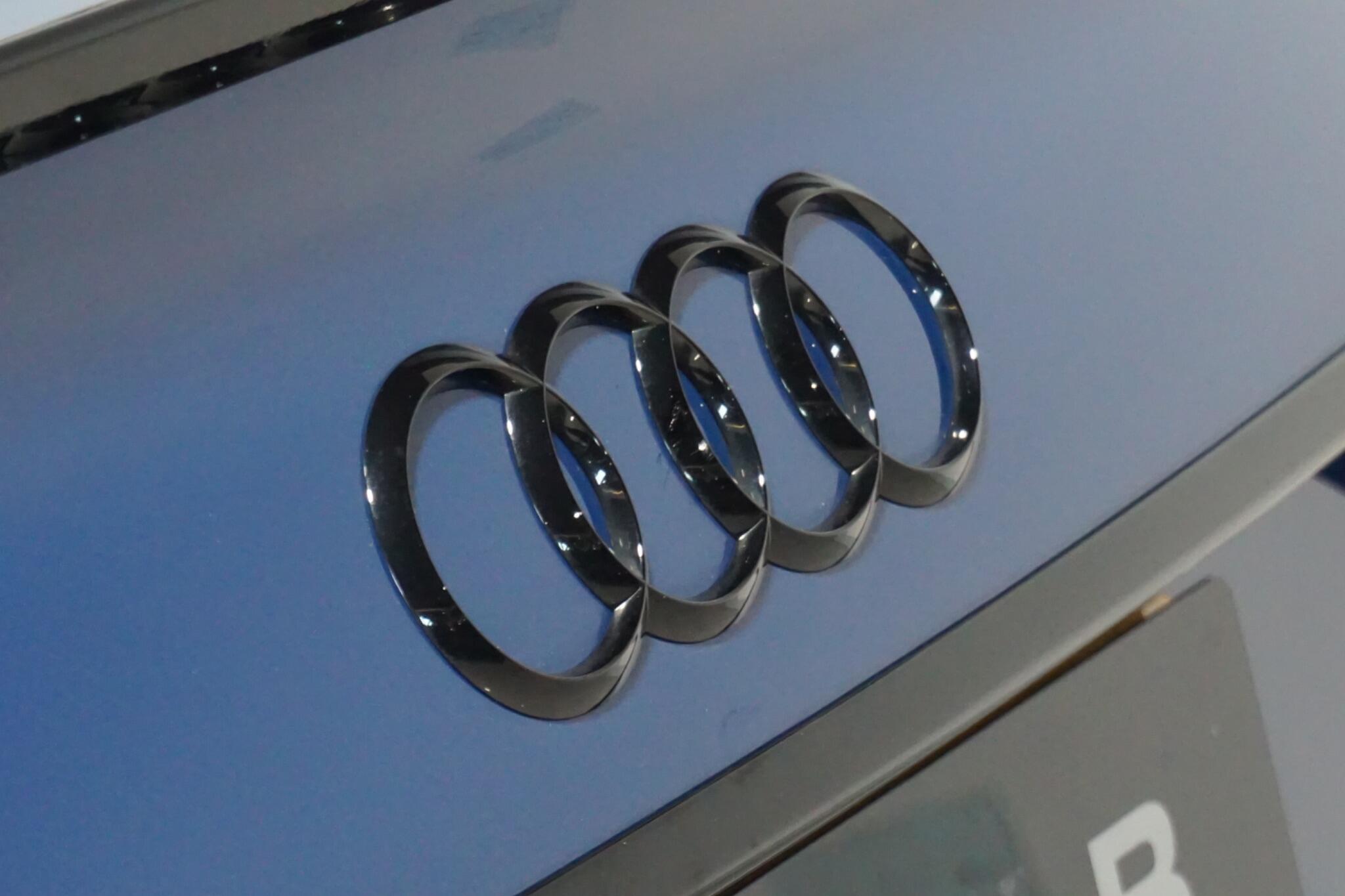 Audi A4 2.0 TDI 40 Black Edition Saloon 4dr Diesel S Tronic quattro Euro 6 (s/s) (204 ps)